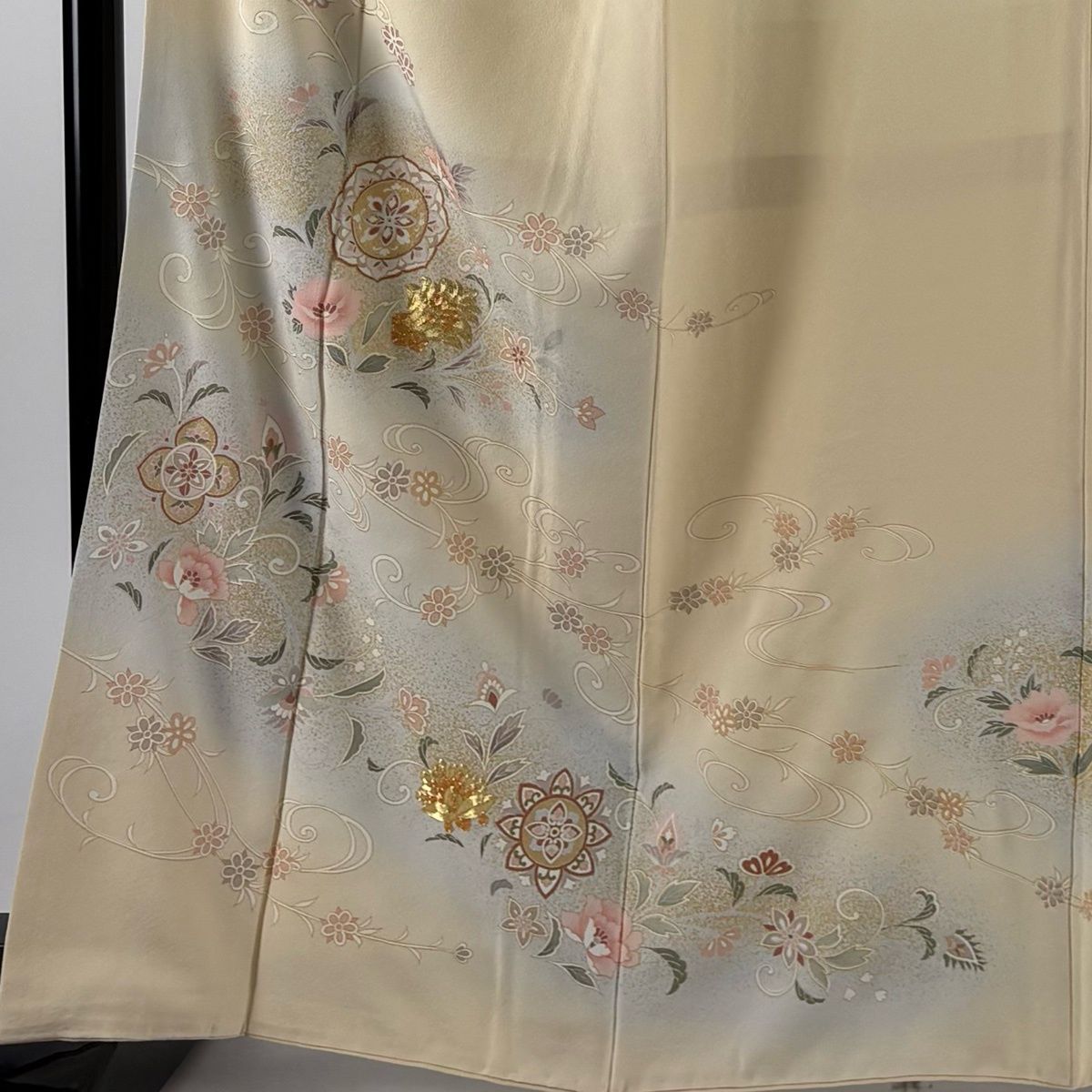 訪問着 身丈164.5cm 裄丈66.5cm M 袷 華文 花唐草 金糸 金彩 ベージュ 正絹 秀品 【中古】 訪問着 身丈164.5cm 裄丈66.5cm M 袷 華文 花唐草 金糸 金彩 ベージュ 正絹 秀品 【中古】