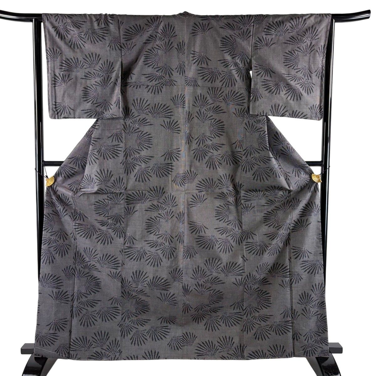 【美品】 大島紬 身丈165cm 裄丈64cm M 袷 やまと 証紙 若松 墨色 正絹 秀品 【中古】