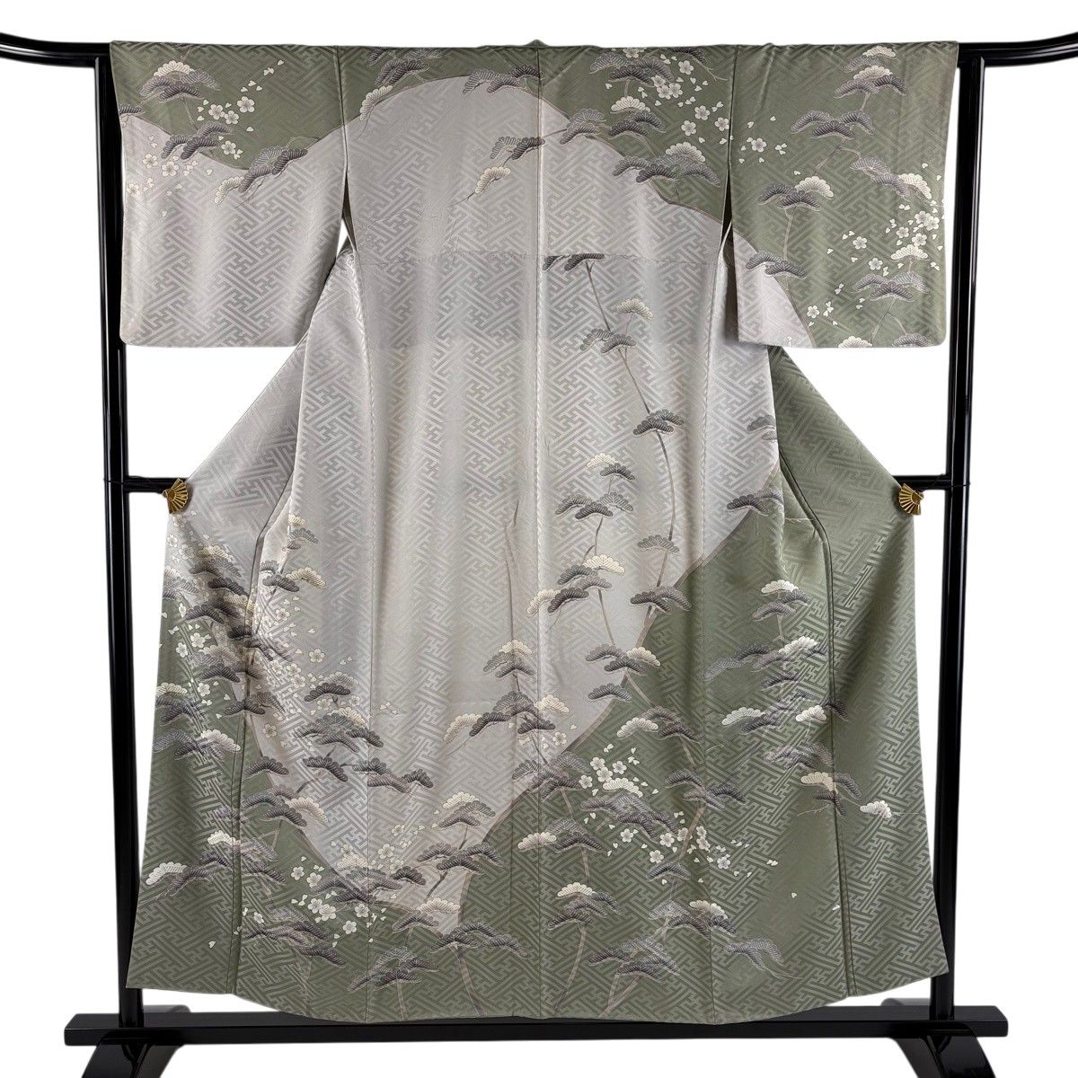 訪問着 身丈154cm 裄丈62.5cm S 袷 松梅 地紋 金彩 染め分け 灰緑 正絹 秀品 【中古】 8,800円