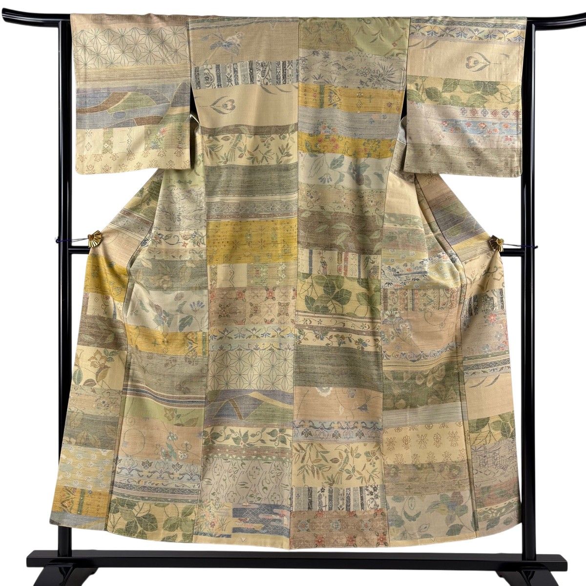 【美品】 紬 身丈153cm 裄丈64cm M 袷 草花 段縞 ベージュ 正絹 秀品 【中古】