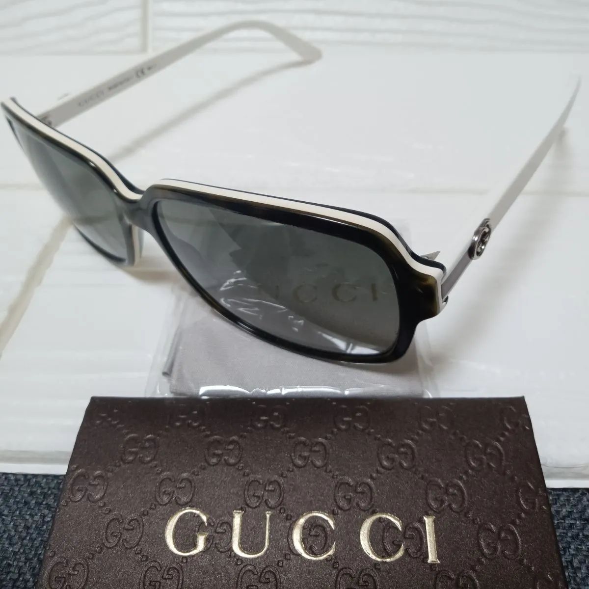 GUCCIサングラス 8,760円
