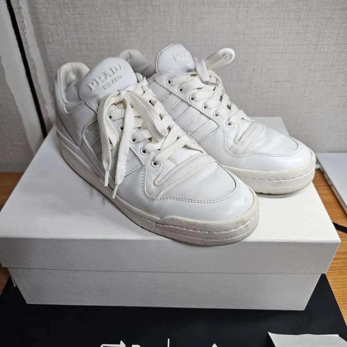プラダ x アディダス フォーラム ロー リナイロン 白 35,109円