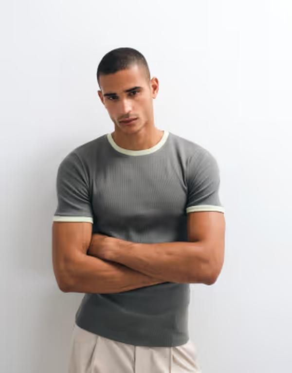 エイソス メンズ トップス Tシャツ リブ ASOS DESIGN muscle fit ribbed Tshirt with ringer detailing in charcoal Gunmeta