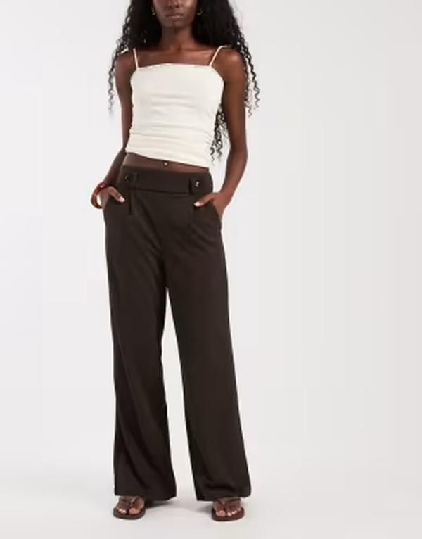 ヴェロモーダ レディース ボトムス カジュアルパンツ ワイドレッグ Vero Moda button detail wide leg pants in chocolate torte チョコレート