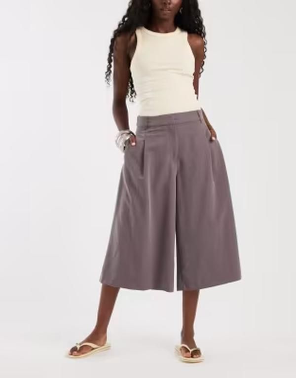 エイソス レディース ボトムス カジュアルパンツ ハイウエスト ASOS DESIGN tailo red high waist culotte pants in raisin