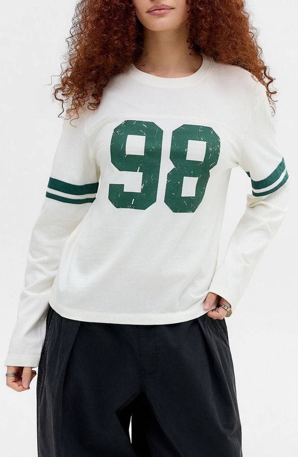 アーバンアウトフィッターズ レディース トップス シャツ グラフィック BDG Urban Outfitters 98 Relaxed Graphic Long Sleeve TShirt WHITE 10,066円