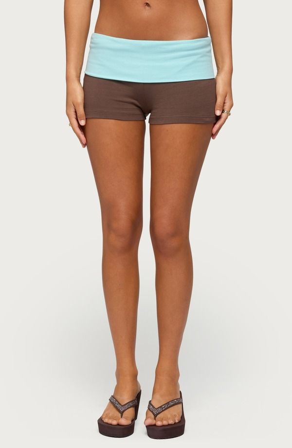 アディクテッド レディース ボトムス ハーフパンツ・ショーツ ショートパンツ コントラスト EDIKTED Emmey Contrast Foldover Waistband Shorts BROWN