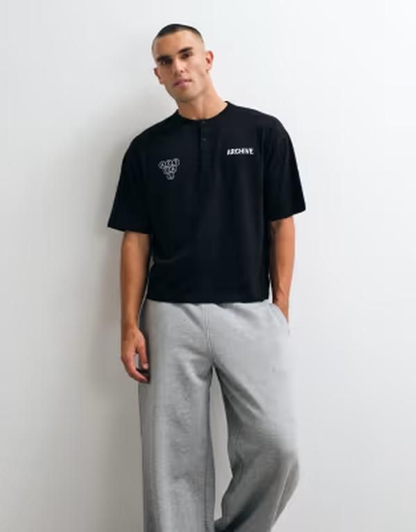 エイソス メンズ トップス Tシャツ グラフィック ASOS DESIGN boxy oversized henley tshirt with text graphic Black ブラック