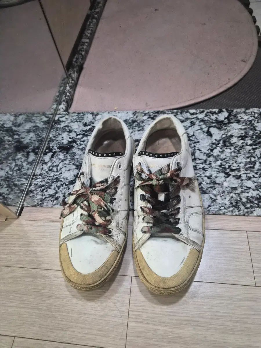 Saint Laurent スニーカー (サーフ) 33,403円