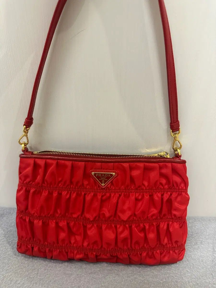 PRADA プラダ ゴーフレ シャーリング ナイロン ショルダー バッグ レッド
