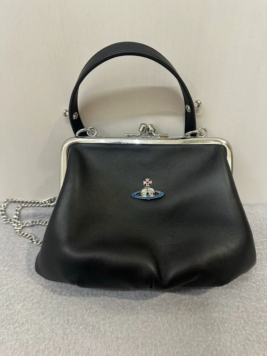 VIVIENNE WESTWOOD 巾着ショルダー ラムスキン ブラック チェーン ショルダーバッグ