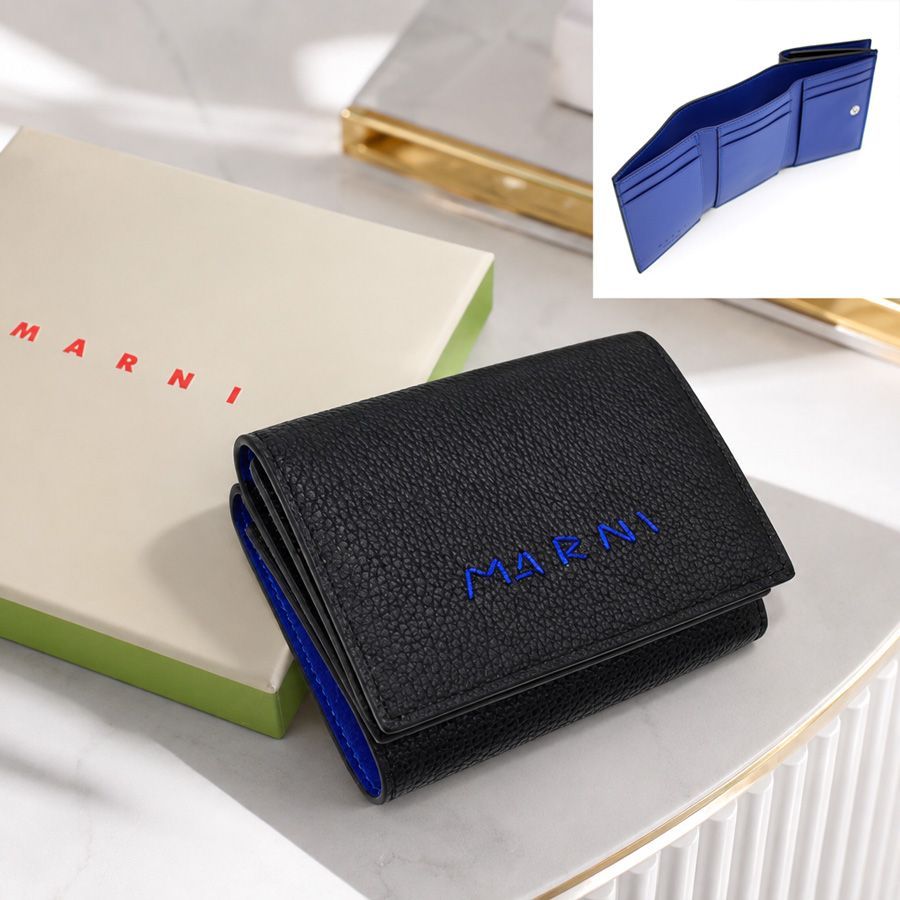 【新品商品】MARNI (マルニ) (PFMI0097U0 P6533) 三つ折り財布 TRIFOLD　メンディング刺繍入り 43,680円