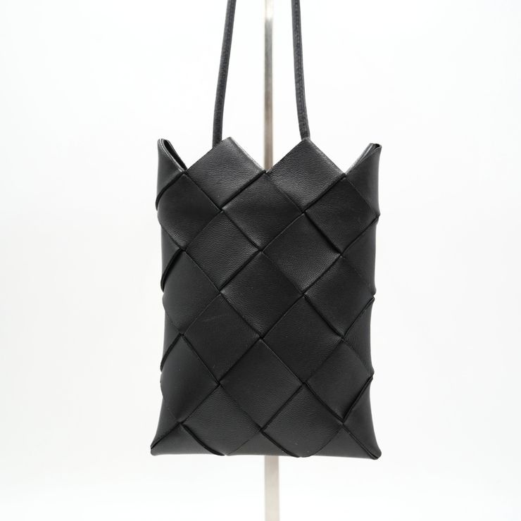 BOTTEGA VENETA（ボッテガヴェネタ）イントレチャート フォンポーチ ヴィンテージ ショルダーバッグ スマホポーチ ブラック レザー レディース 【中古】ショルダーバッグ