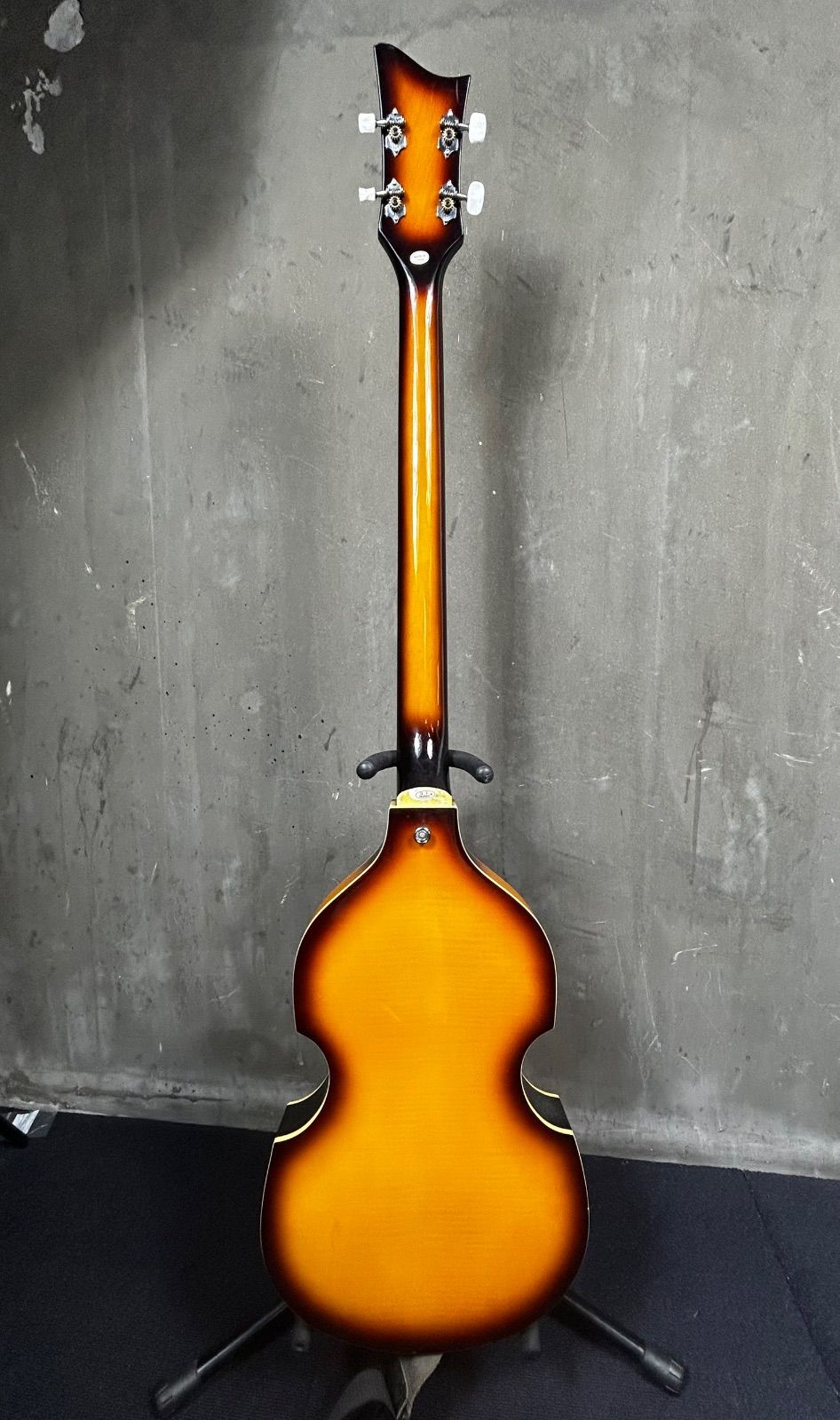 バイオリンベース サンバースト エレキベース 本体 （ジャンク品） 埼玉発】Tony Smith バイオリンベース Vintage Bass Series サン