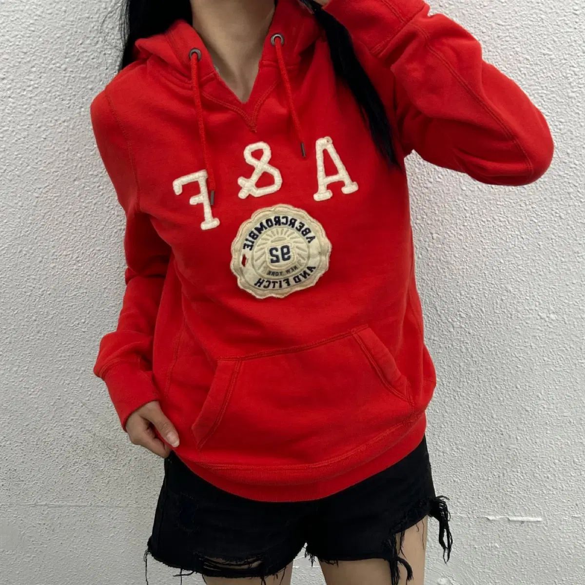 Abercrombie アバクロンビー センターロゴ レッド WHO フード L