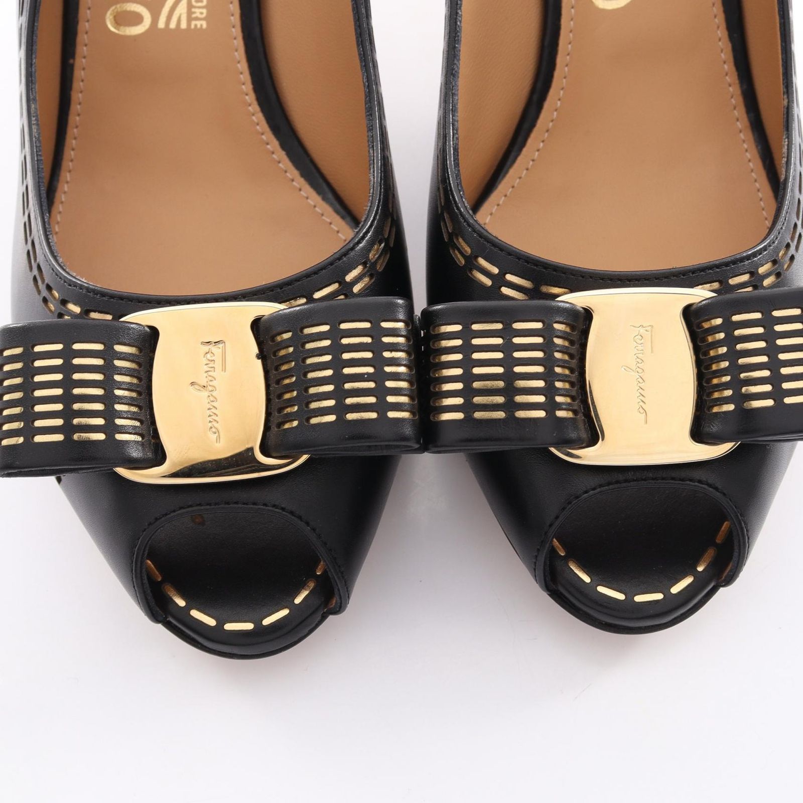 Salvatore Ferragamo サルヴァトーレフェラガモ ヴァラリボン オープントゥ パンプス Salvatore Ferragamo サルヴァトーレフェラガモ ヴァラリボン オープントゥ パンプス