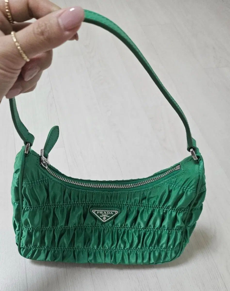 (正規品) PRADA プラダ ショルダーバッグ