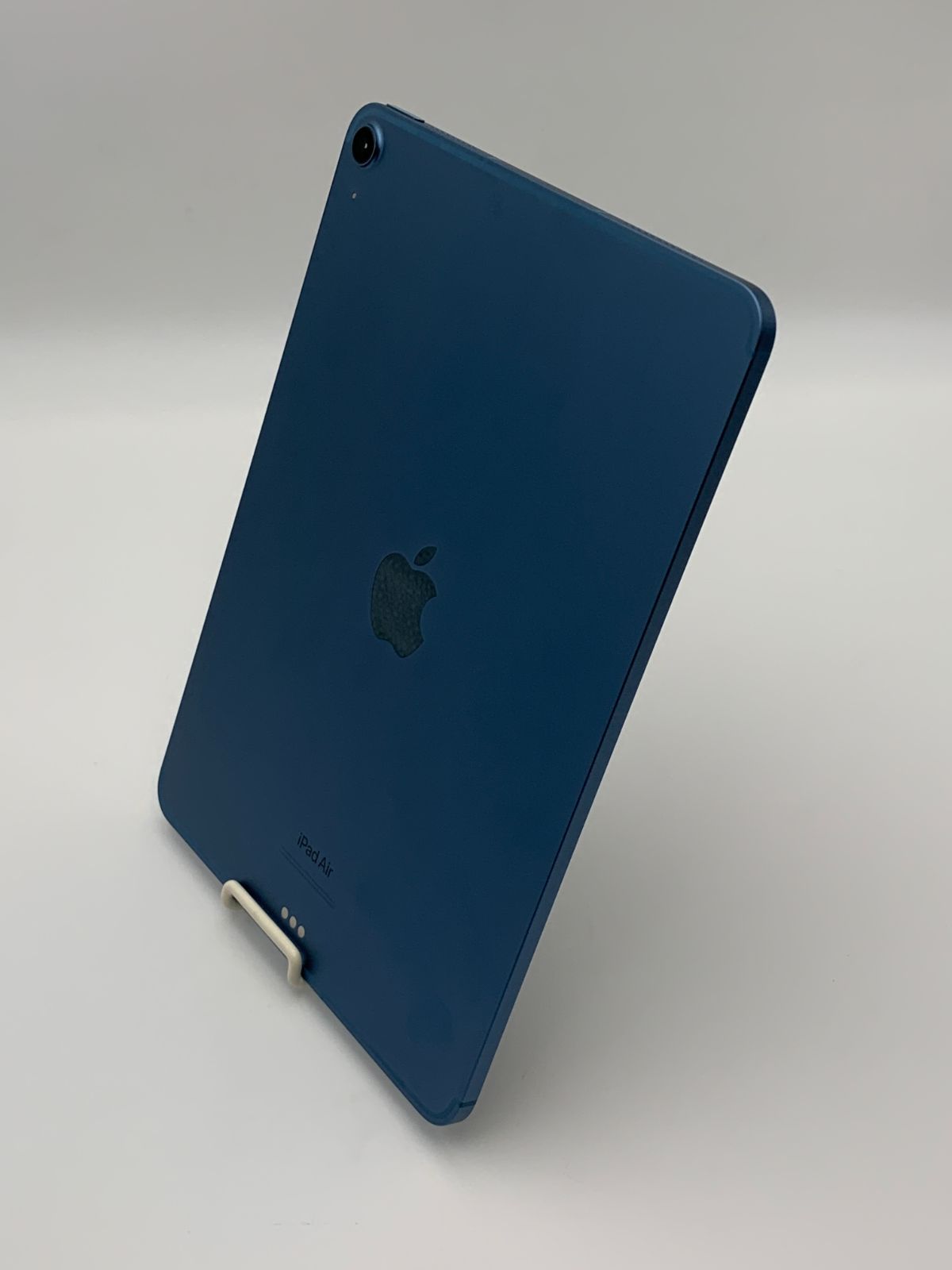【中古】【展示使用品】iPad Air 10.9インチ 第5世代(2022) Wi-Fiモデル 64GB 3J982J/A ブルー（10日間保証）
