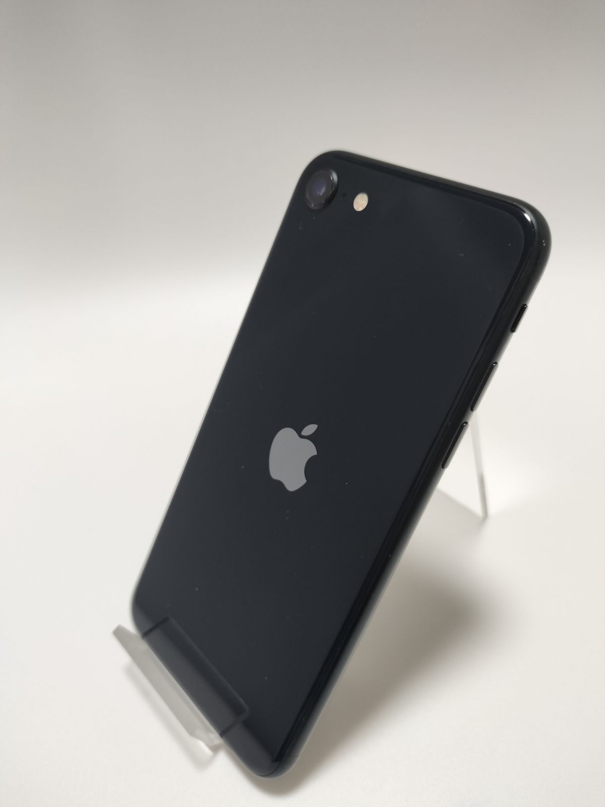 iPhoneSE3 64GB SIMフリー 新品バッテリー100％ 整備保証付き 本体 中古 ミッドナイト 目立った傷や汚れなし【352】 18,233円