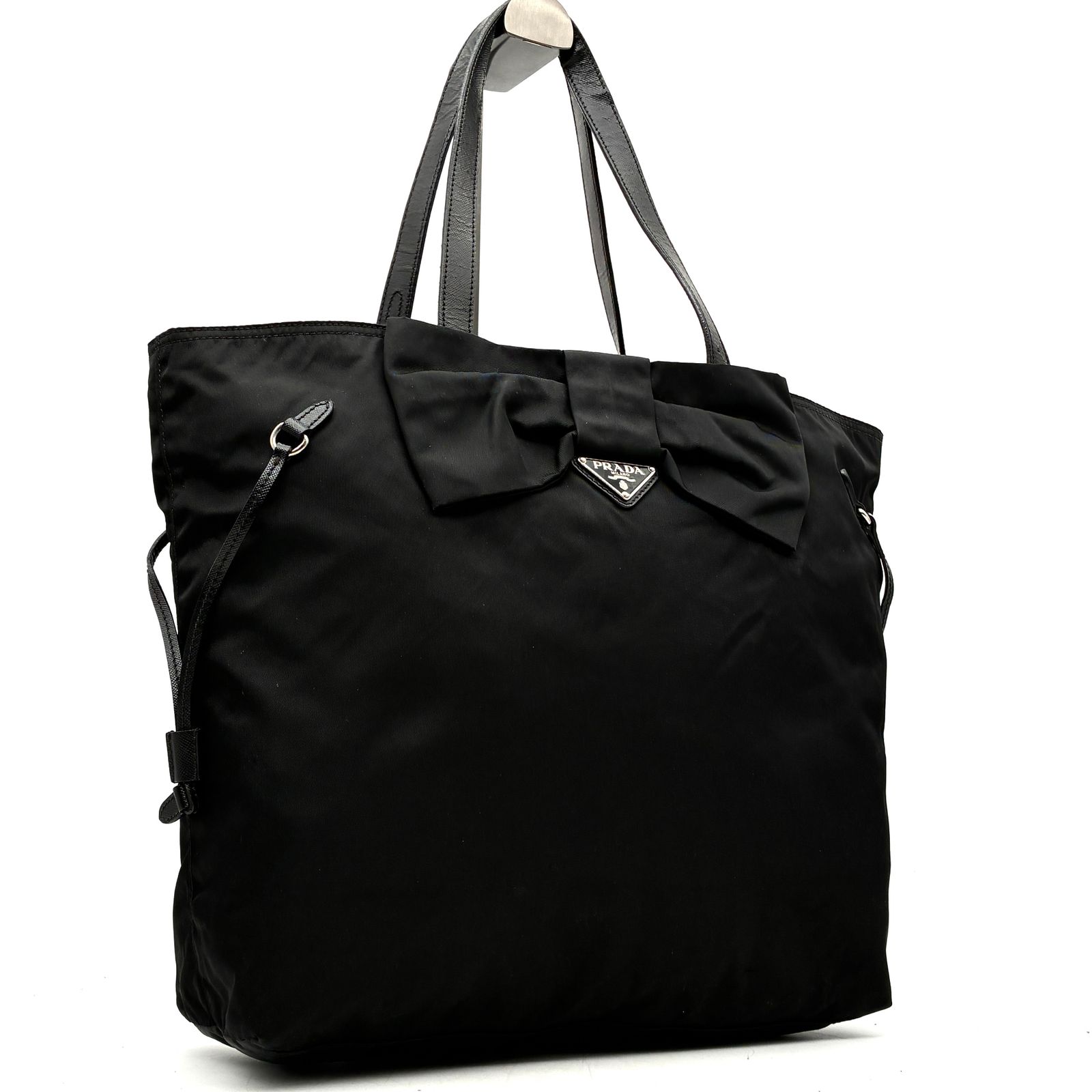 プラダ PRADA トートバッグ リボン 三角ロゴ プレート ナイロン レザー ブラック 黒 A4収納 肩掛け 鞄 夏休み 帰省 お盆 敬老の日 シルバーウィーク 秋 ハロウィン 七五三 ギフト プレゼント