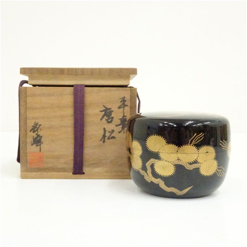 秀峰造　漆塗唐松蒔絵平棗（共箱） 茶道 茶道具 おしゃれ 茶器 なつめ 茶入 薄茶器 薄茶 薄器 お茶 茶 抹茶 平べったい 骨董