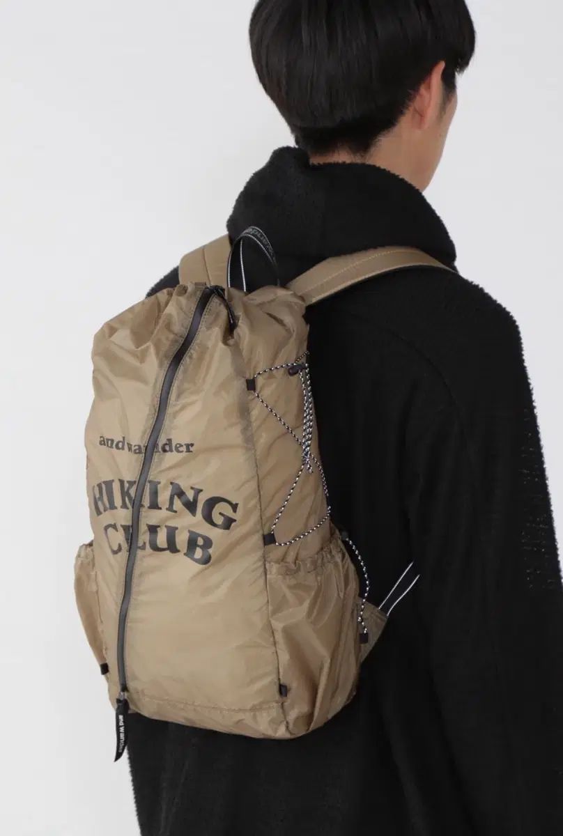 アンドワンダー ハイキングクラブ シルデイパック バックパック (新品)