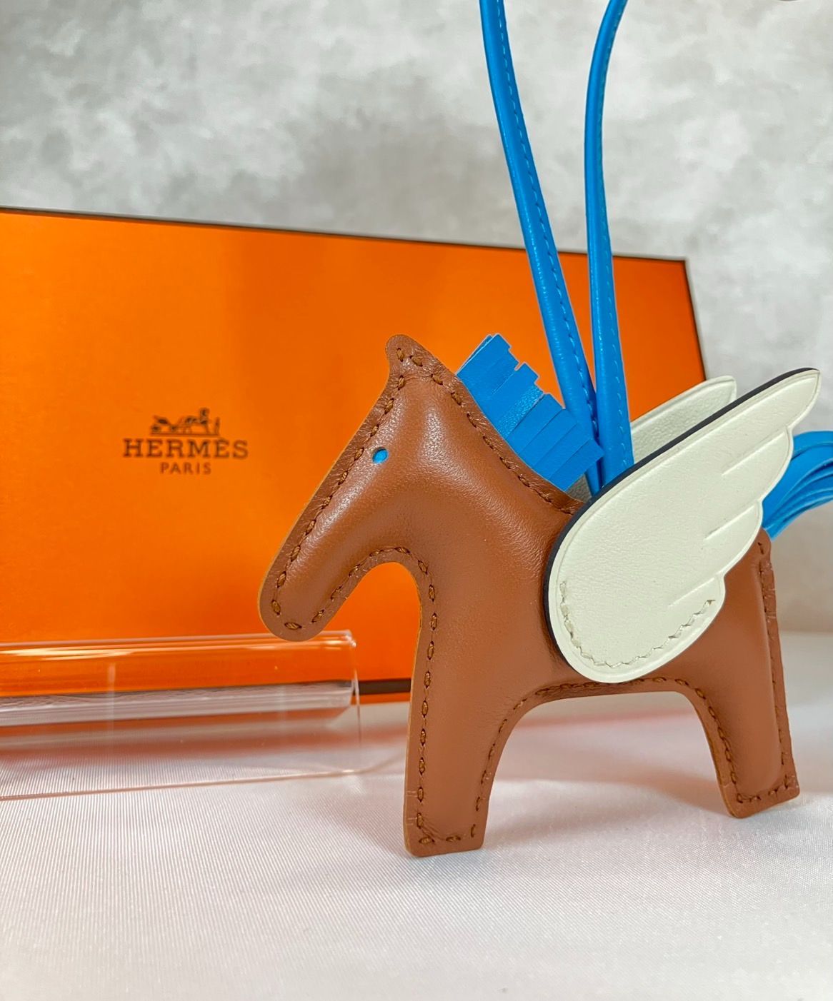 エルメス ロデオ ペガサス PM チャーム ゴールド セレステ クレ Aランク