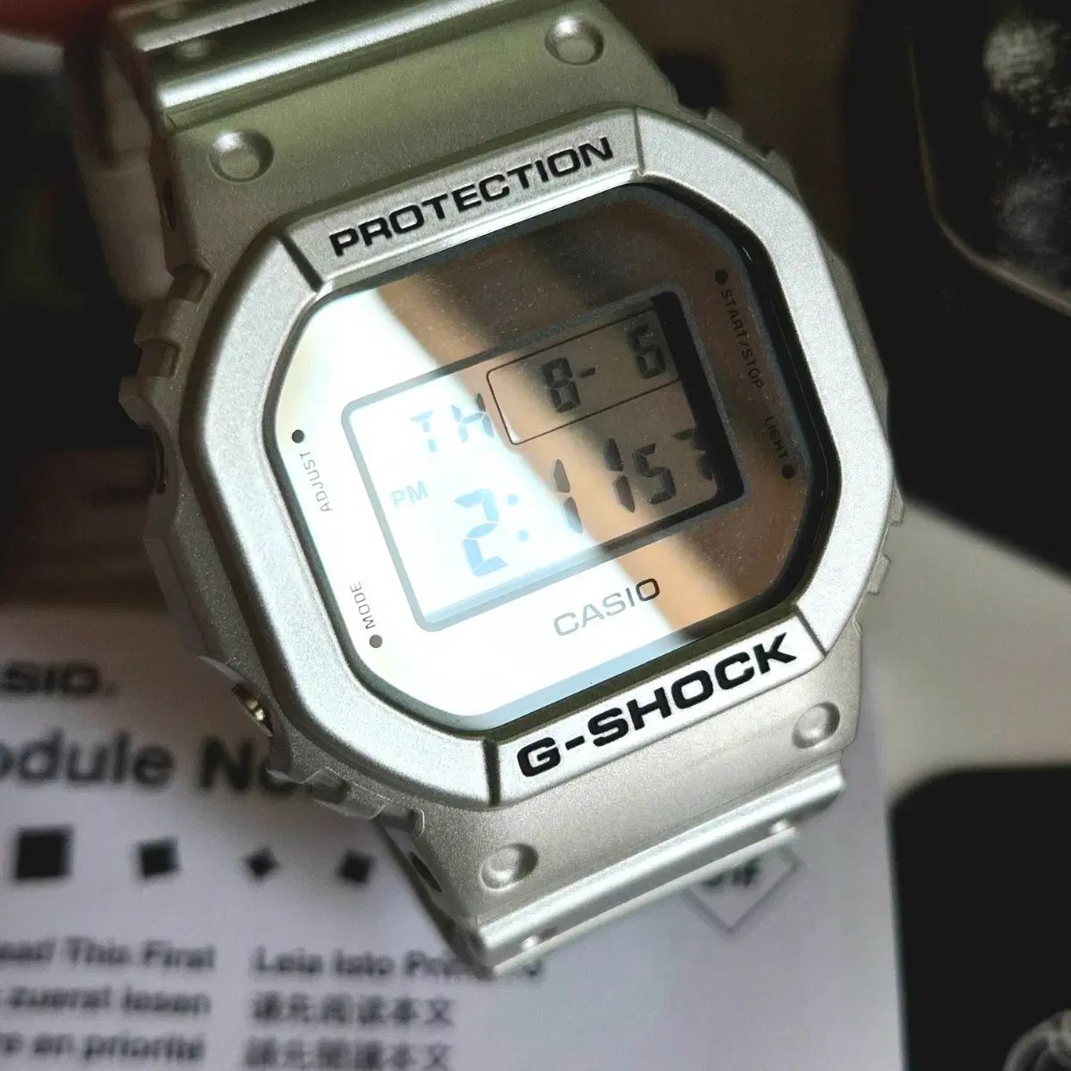 新品) CASIO G-SHOCK DW-5600FF-8 シルバー メタリック リスト ウォッチ