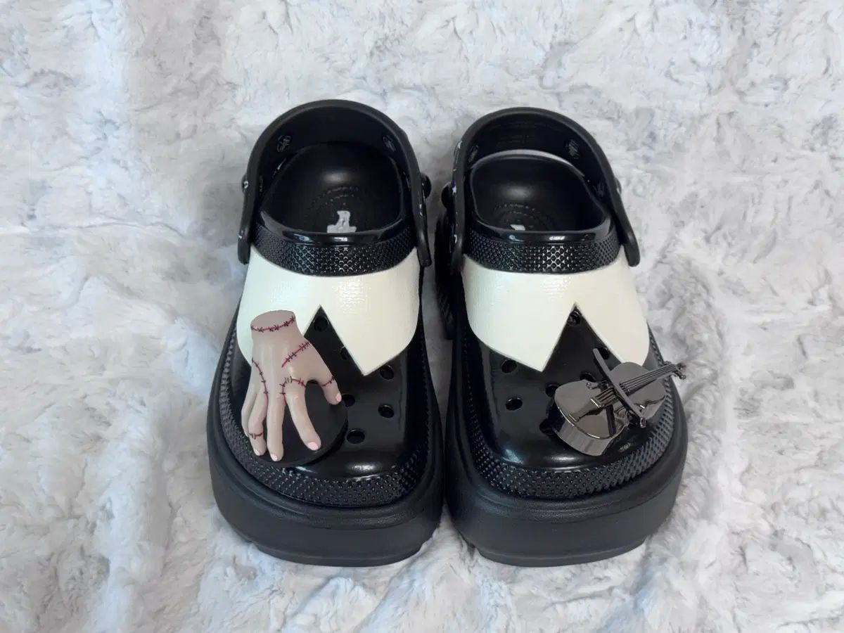 クロックス ウェンズデー x クロックス ストンプ クローグ 出品