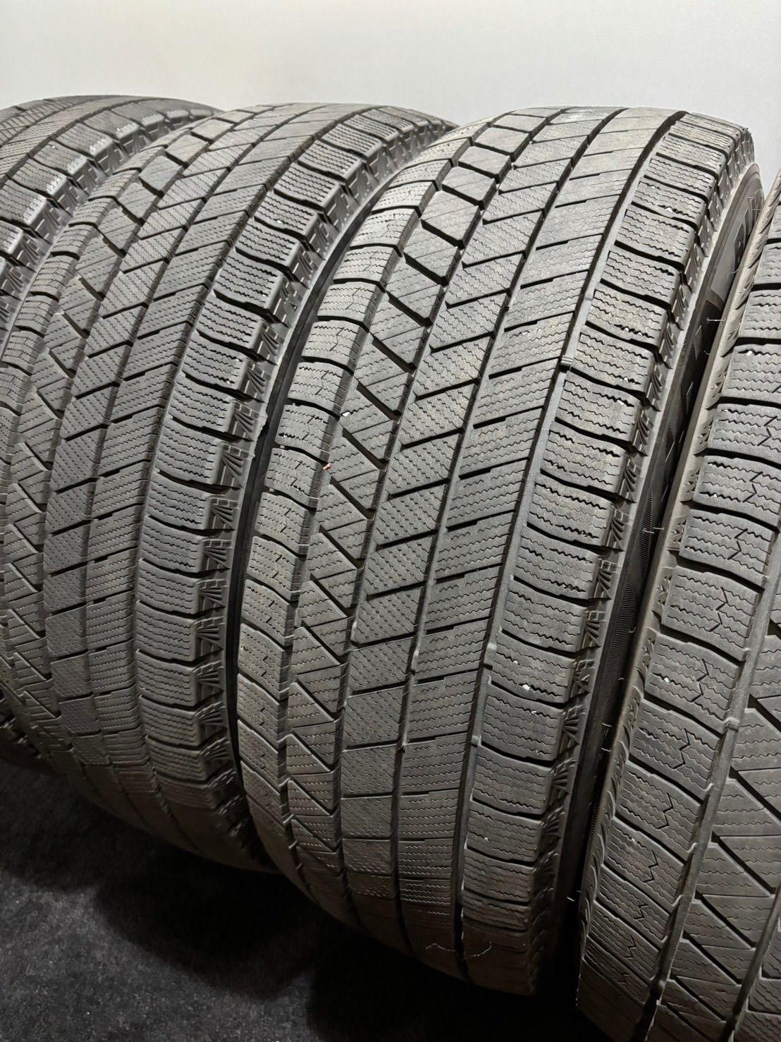 ★215/65R16 BRIDGESTONE/VRX3 25年製 スタッドレス 4本 ブリヂストン ブリザック アルファード ヴェルファイア (南6-M926)