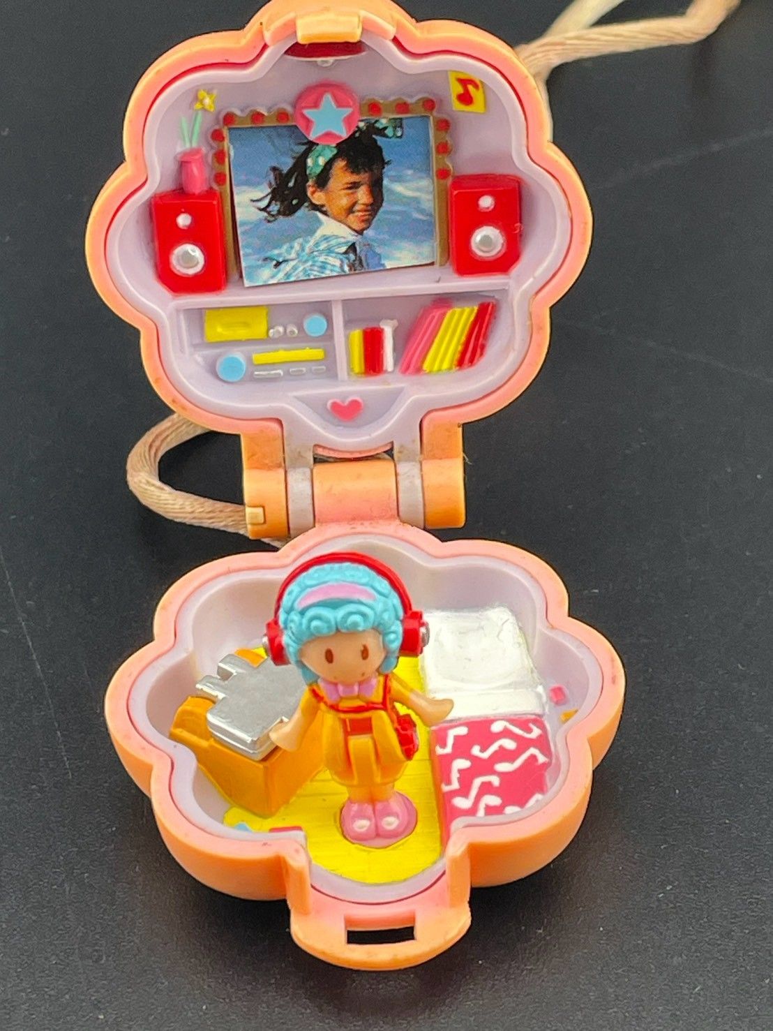 【中古品】 虹の妖精 エンジェルポケット ロケットペンダント ミュージックルーム 6,314円