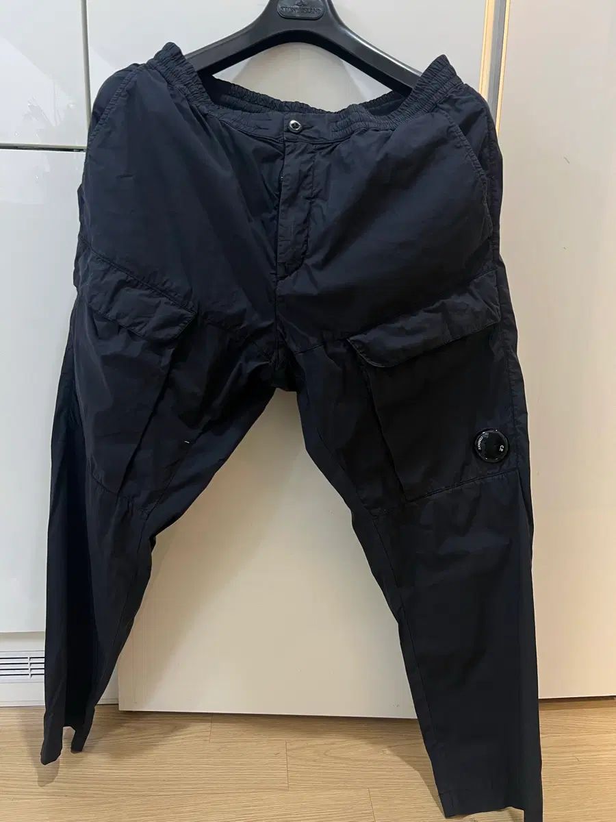 25fw C.P. COMPANY シーピーカンパニー ナイロンパンツ 32 34 (ほぼ新品)