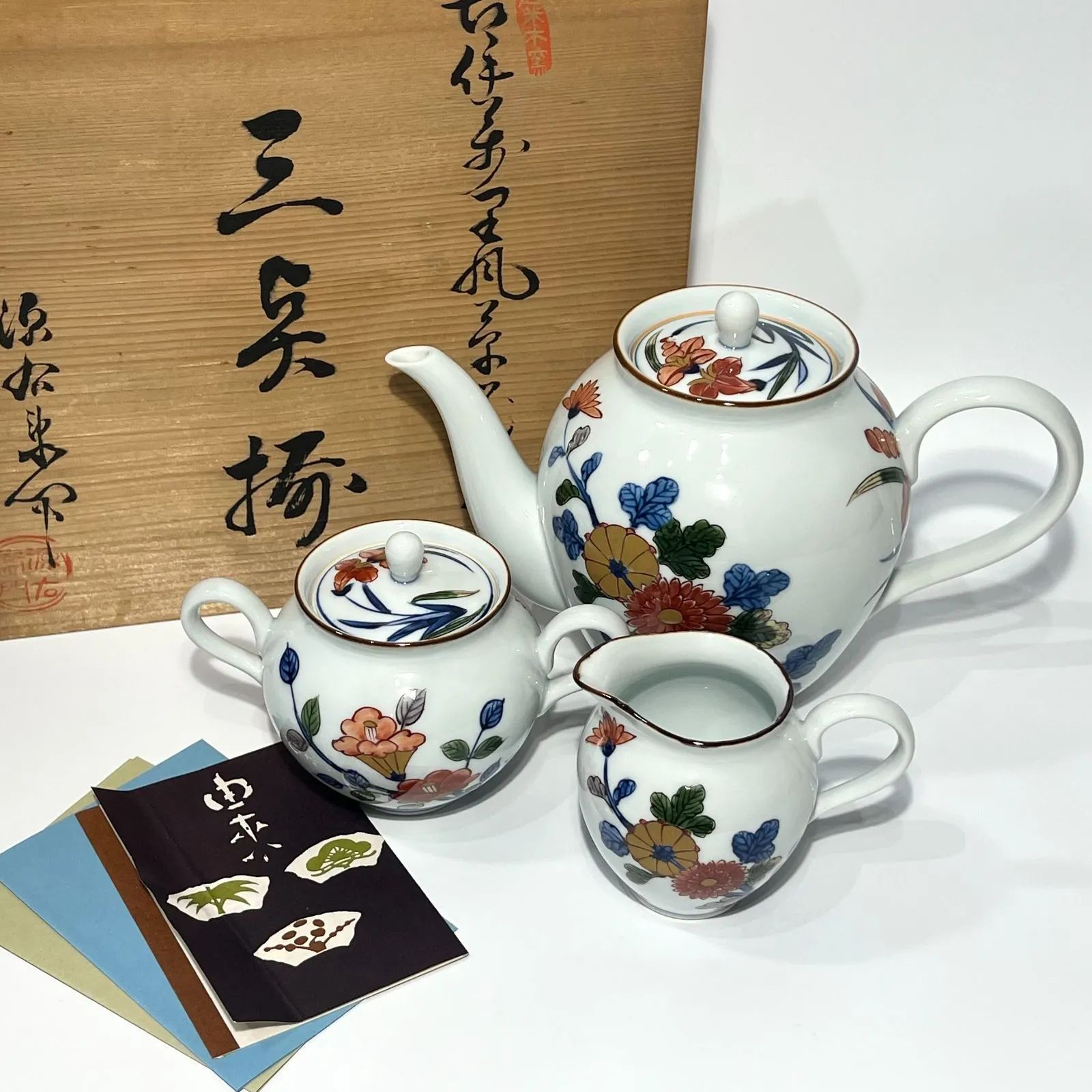 有田焼【 源右衛門 】造 古伊万里風 染錦 草花紋 三点揃 シュガー・クリーマー・ポット ◇ 共箱付 美品 保管品 14,454円