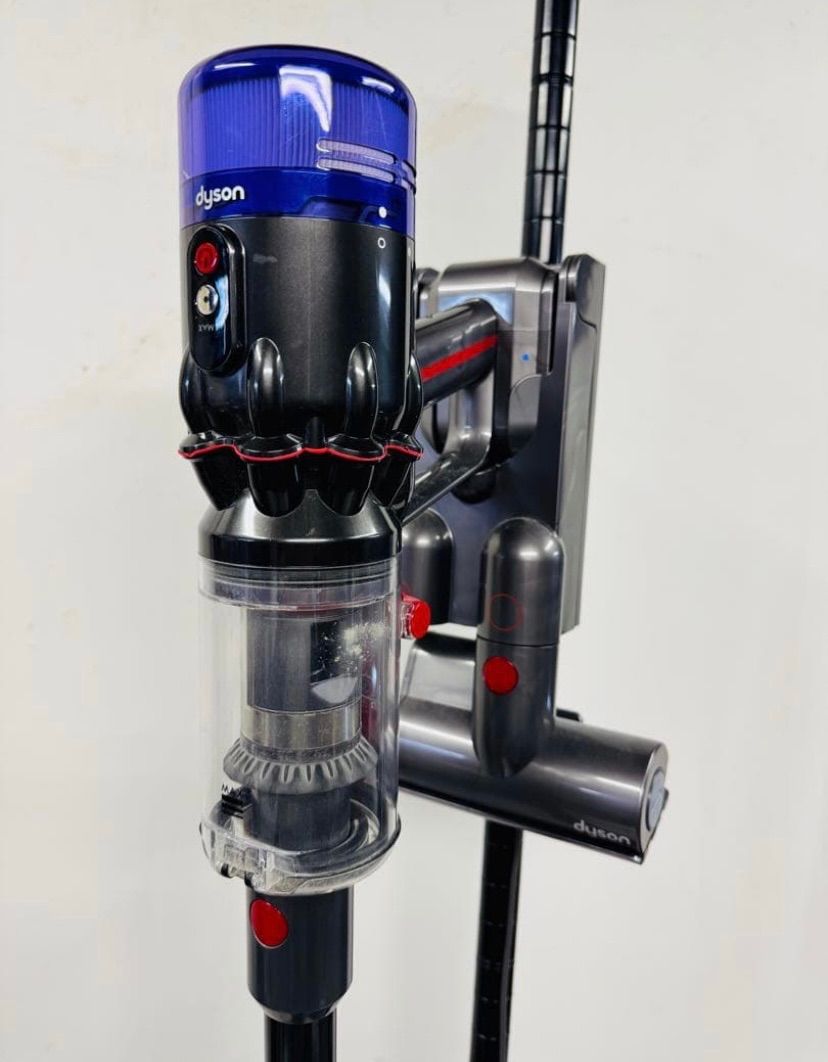 7r103. Dyson コードレスクリーナー 本体 非純正スタンド付SV21 - メルカリ