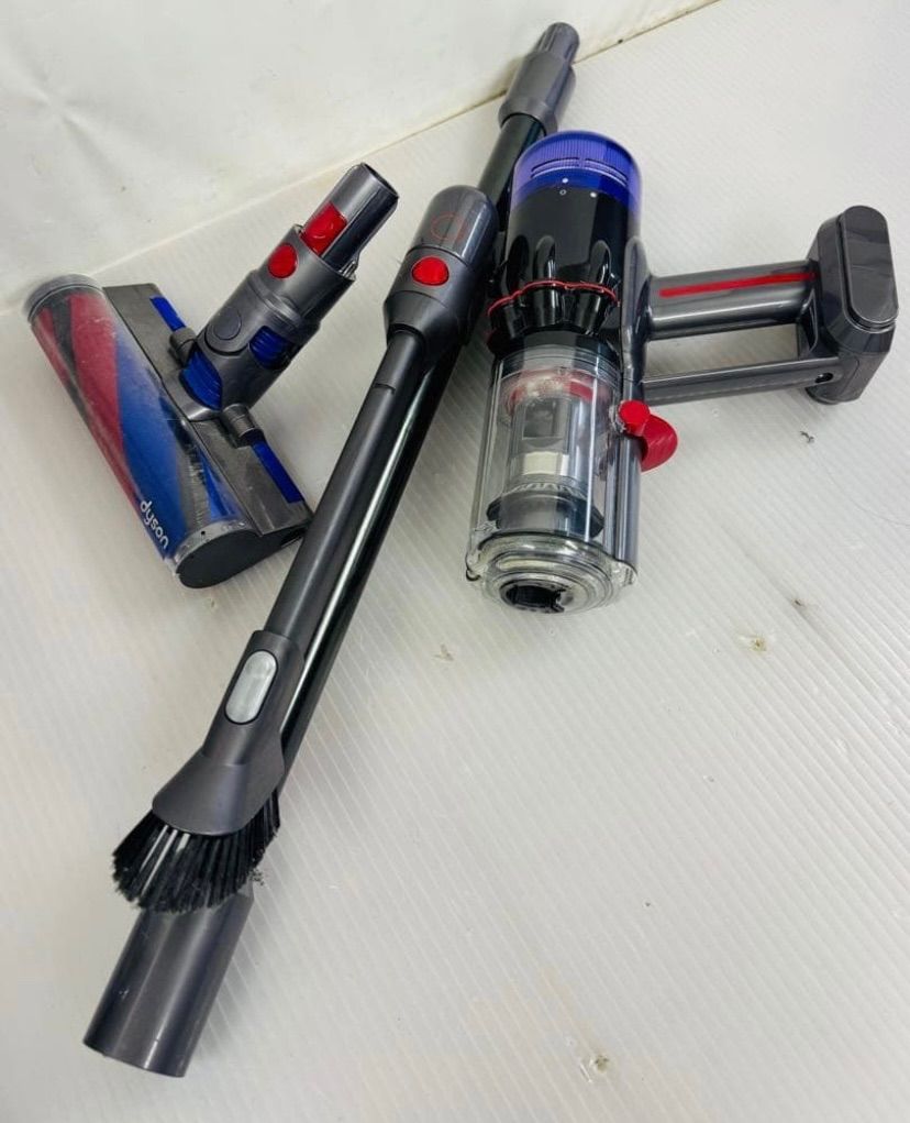 生活家電 7r103. Dyson コードレスクリーナー 本体 非純正スタンド付SV21