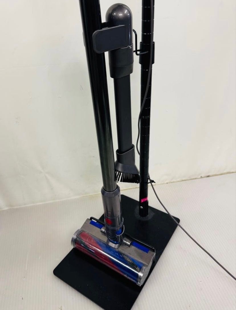 7r103 Dyson コードレスクリーナー 本体 非純正スタンド付SV21 生活家電 7r103. Dyson コードレスクリーナー 本体 非純正スタンド付SV21