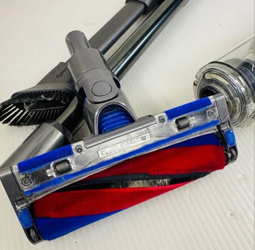 7r103. Dyson コードレスクリーナー 本体 非純正スタンド付SV21 - メルカリ
