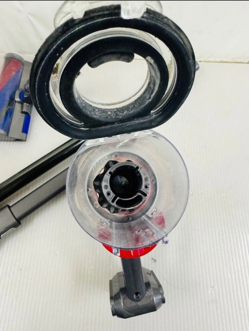 生活家電 7r103. Dyson コードレスクリーナー 本体 非純正スタンド付SV21
