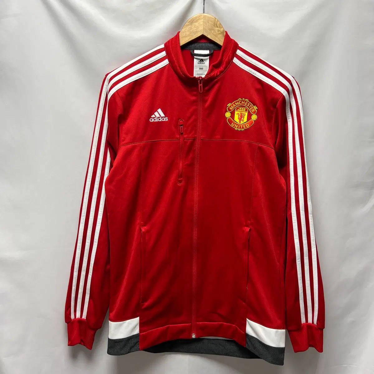 正規品 / 95 adidas MANCHESTER UNITED FC(マンチェスター・ユナイテッドFC) 15-16 レッド トレーナー 3本線 トラックジャージ 7,588円