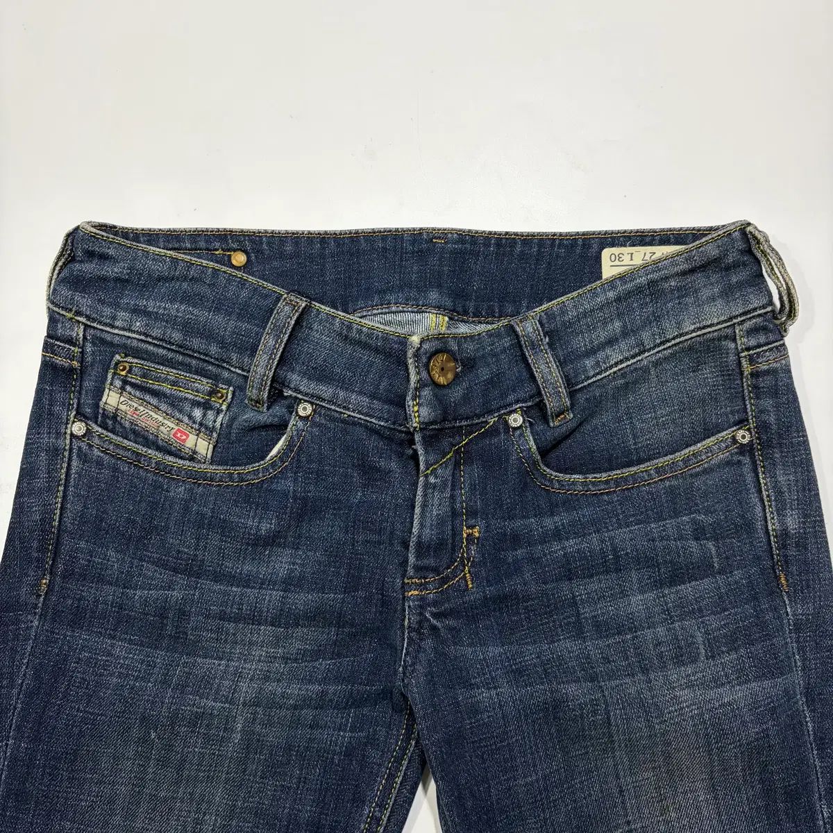 DIESEL ウォッシュ ローライズ ブーツカット デニムパンツ