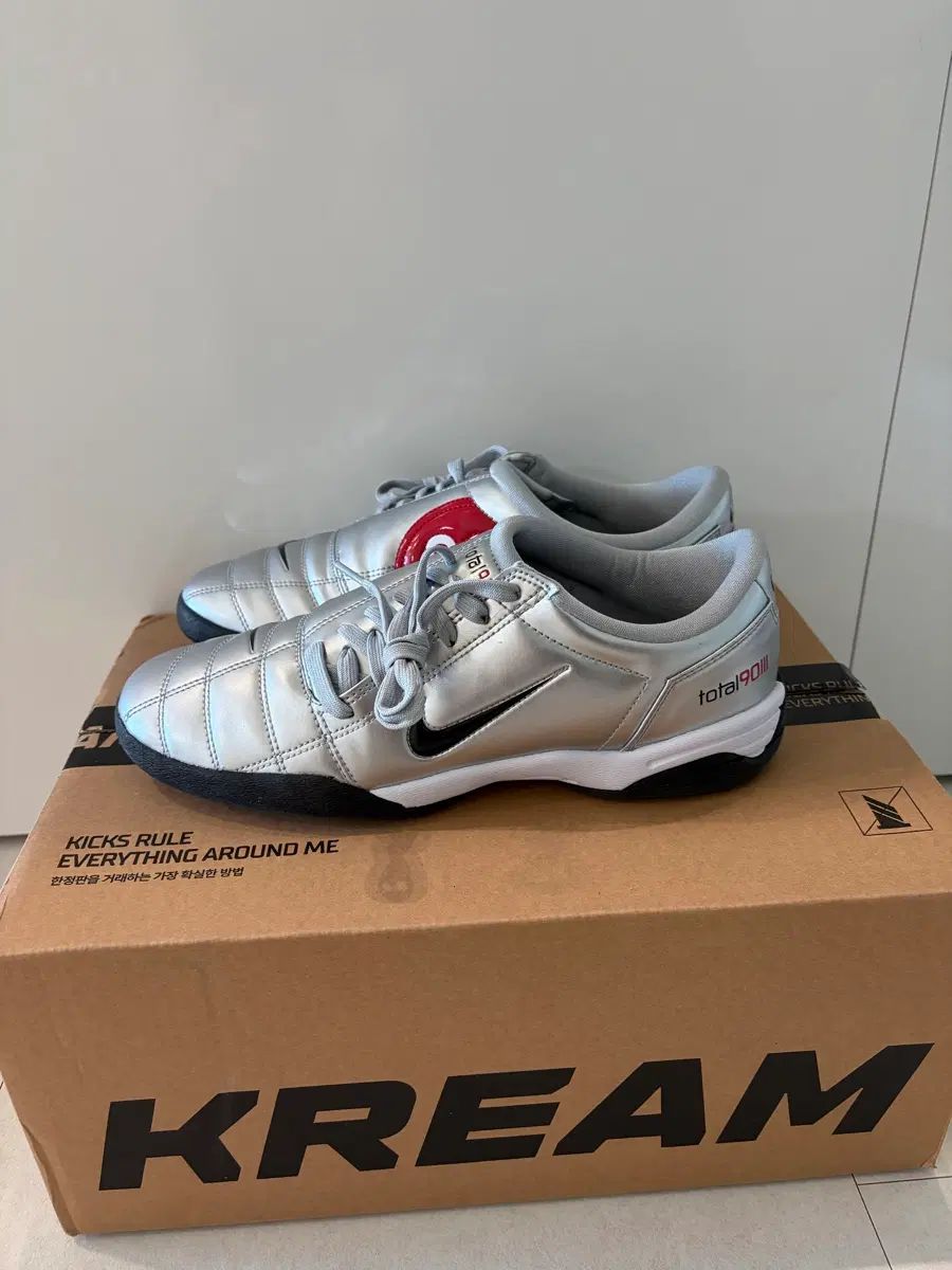 270 NIKE トゥー 90 メタリック シルバー 9,251円