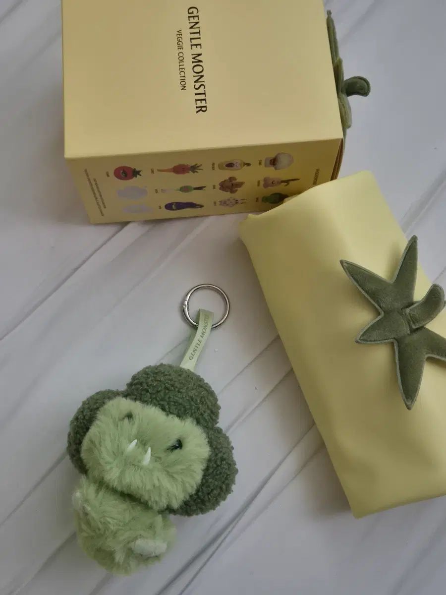 GENTLE MONSTER (ジェントルモンスター) ベジ コレクション ブロッコリー キーホルダー & ポーチ