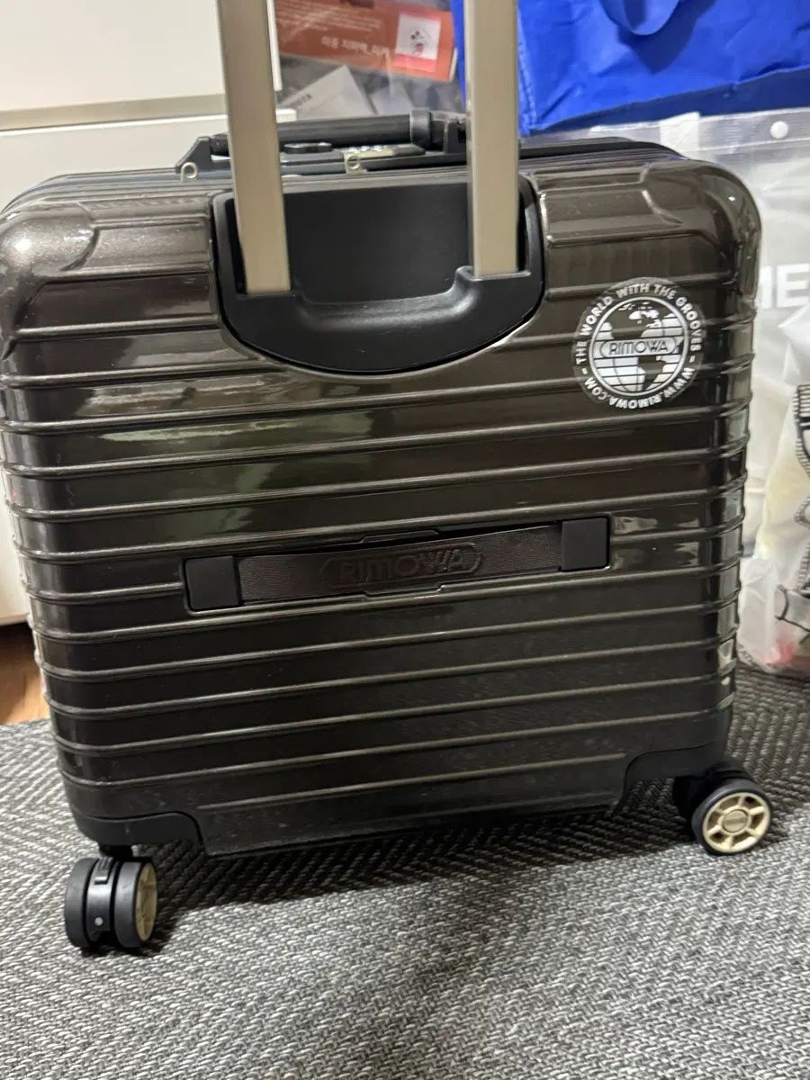 リモワ キャリアー