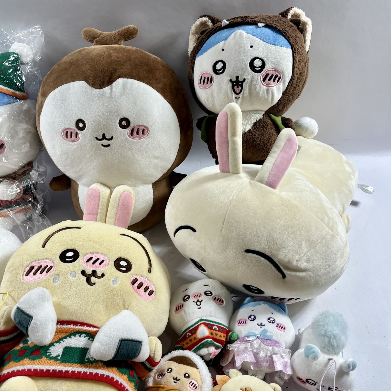 ★ ちいかわ グッズ 雑貨 大量 まとめ商品 ぬいぐるみ マスコット ハチワレ うさぎ シーサー くりまんじゅう など 現状品 2.4kg