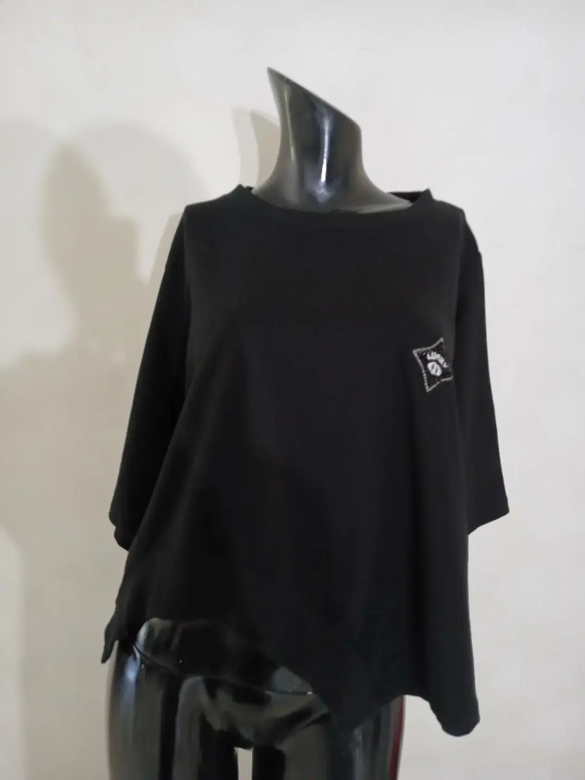 022 ラッキーシュエトゥ アシンメトリー Tシャツ Free