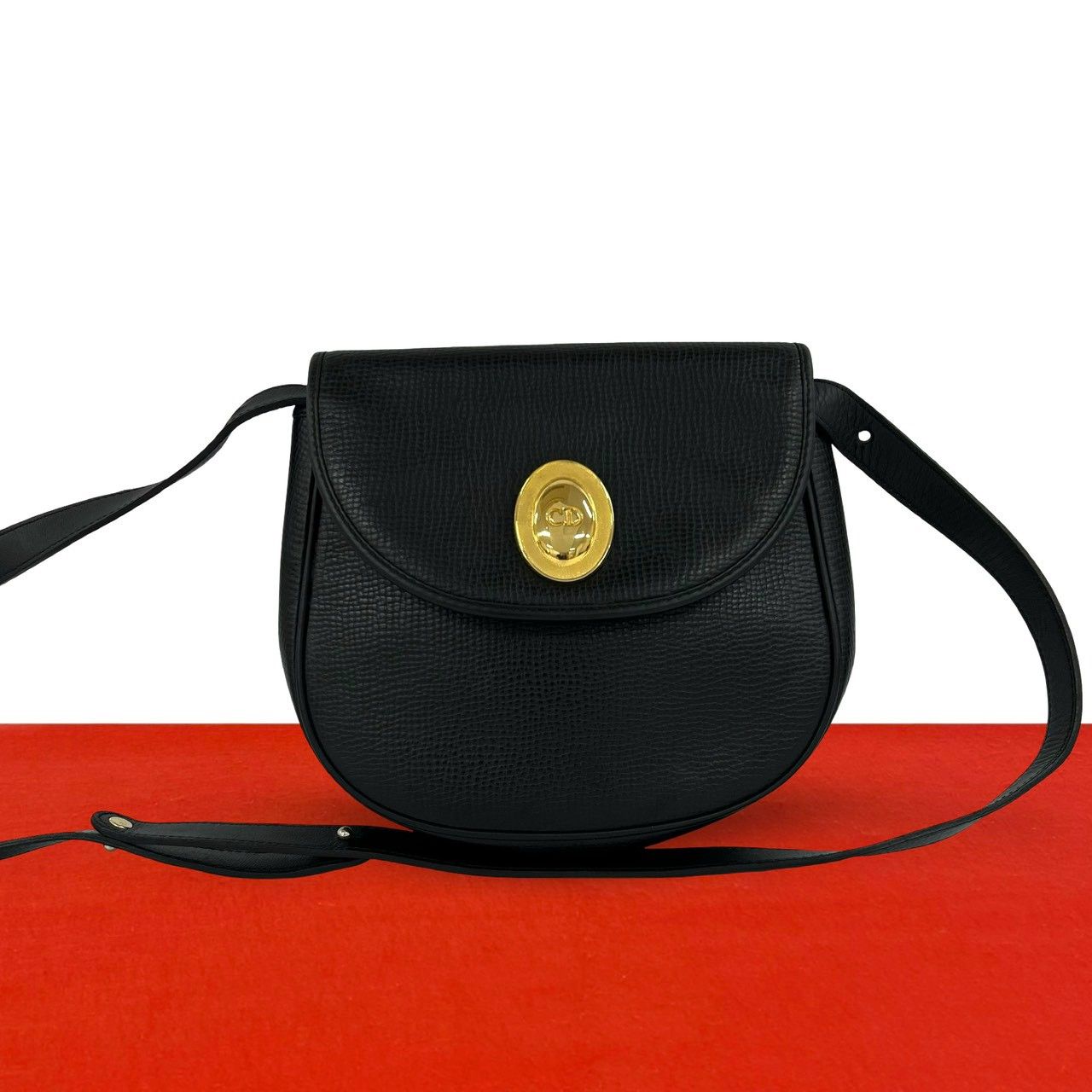 極 美品 Christian Dior クリスチャンディオール ヴィンテージ CD ロゴ 金具 レザー 本革 ショルダーバッグ ポシェット ブラック 94363 42,120円