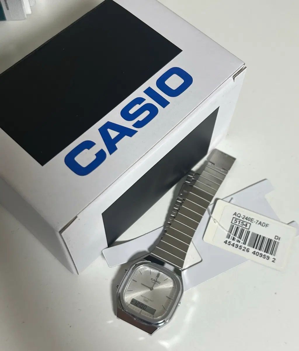 カシオ AQ-240E-7ADF 時計 新品