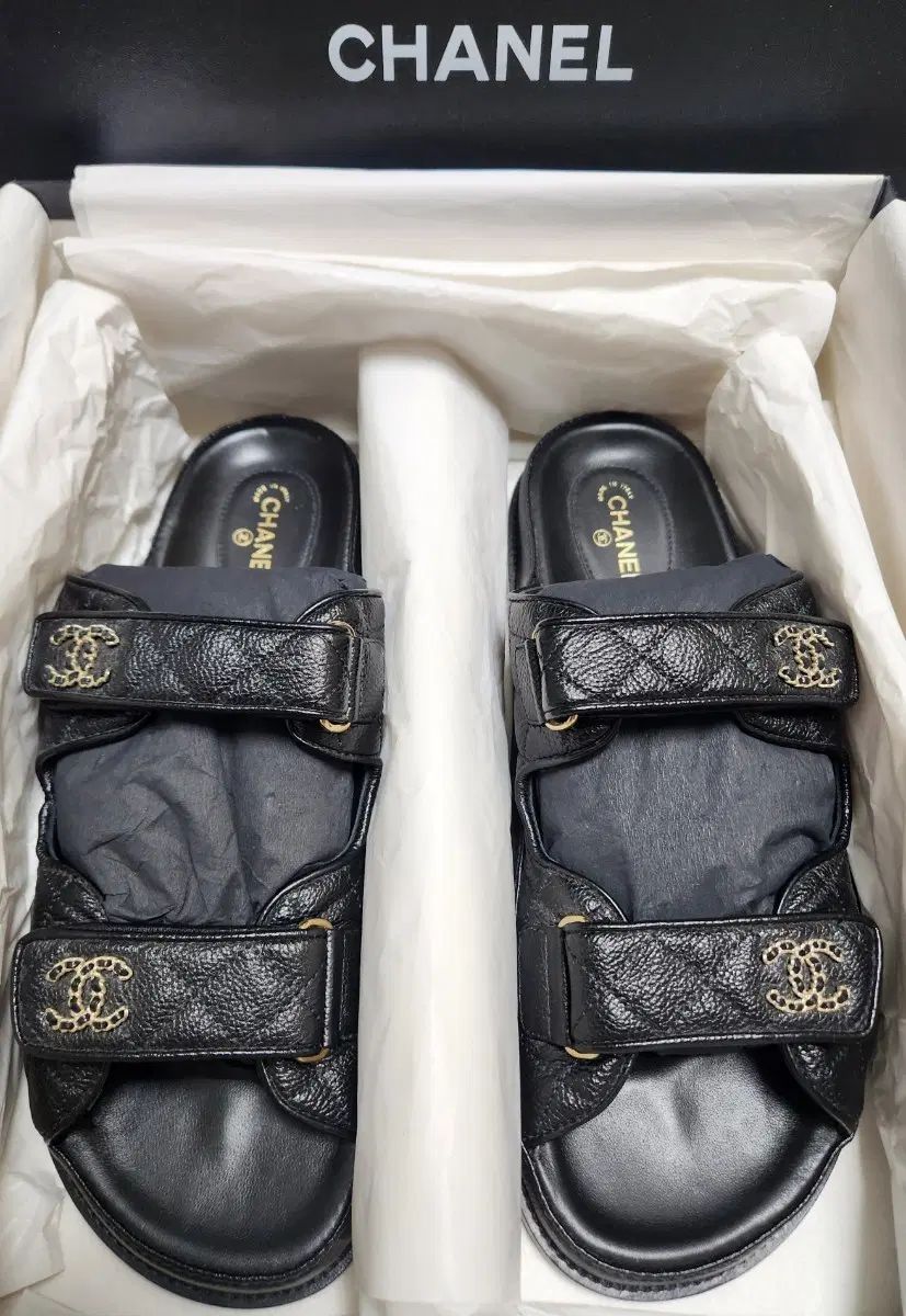 正規品 CHANEL シャネル キルティング ゴールド CCロゴマーク バックル サンダル スリッパ オールブラック 42 (メンズ) 新品 限定モデル