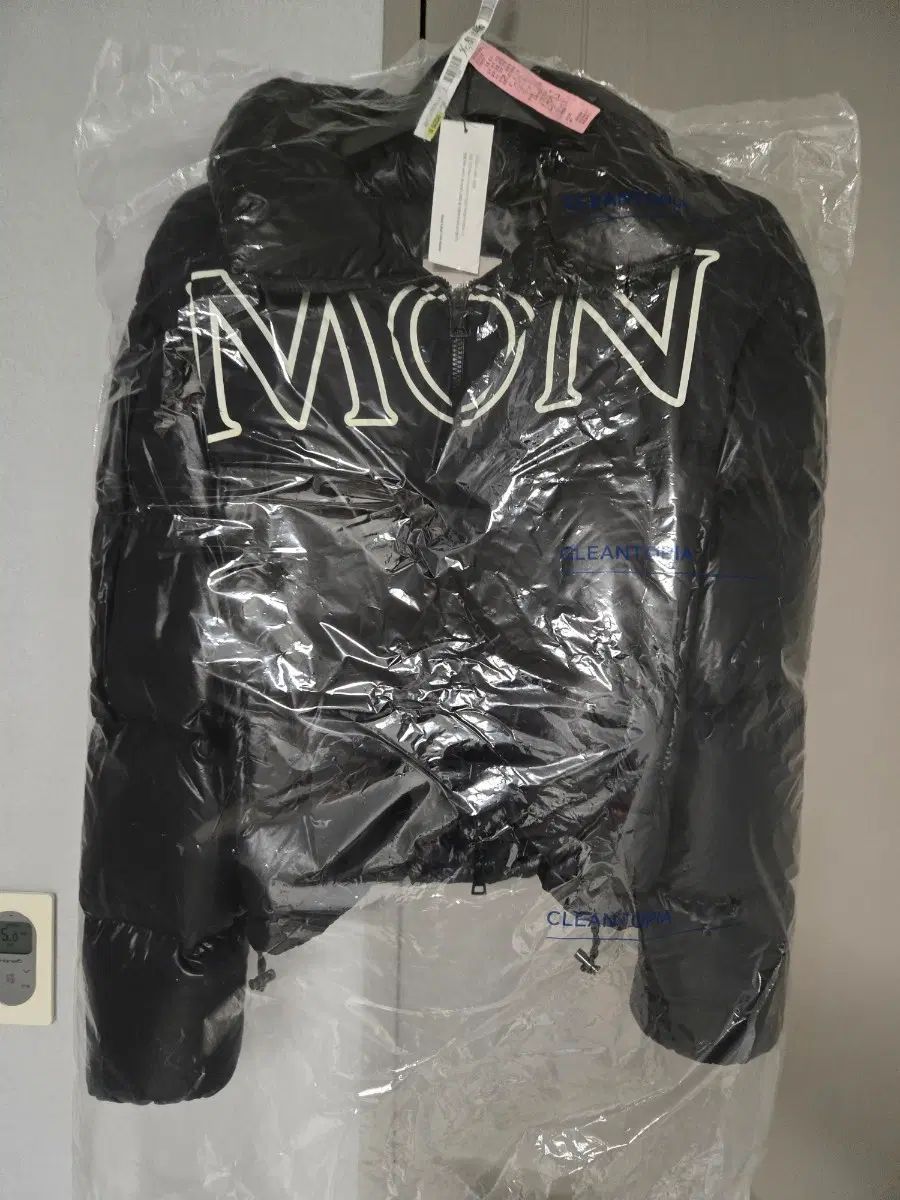 MONCLER モンクレール ブラックロゴ ダウン