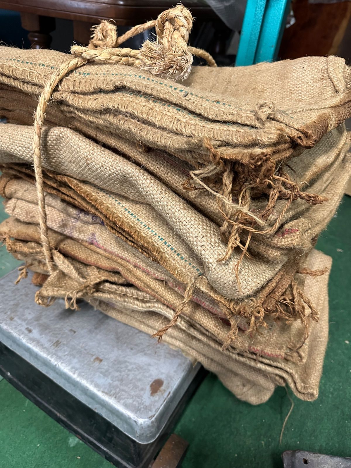@ 麻袋 天然素材 ジュート(黄麻) 農業収穫 コーヒー豆輸送 土嚢 28枚セット 23kg 3F 7,920円
